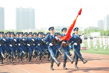 大学阅兵